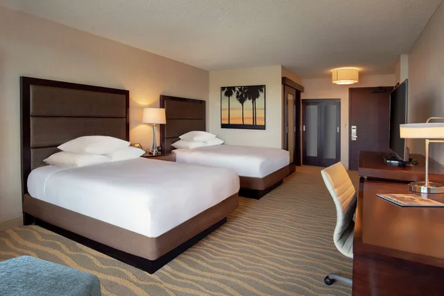 Open Plan, 2 Queen Beds، Doubletree By Hilton Hotel San Diego - Mission Valley 2/4