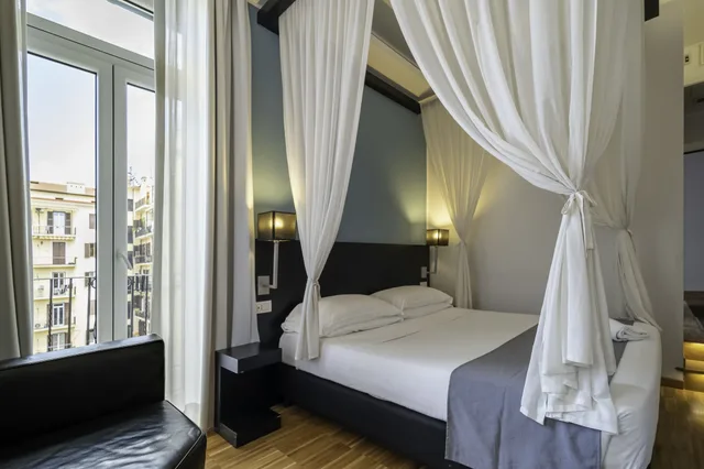 غرفة ثلاثية بسرير كينج وسرير فردي، At Home Townhouse 1/10