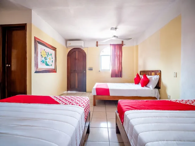Standard, 3 Double Beds, OYO Hotel Betsua Vista Hermosa, Huatulco 1/8
