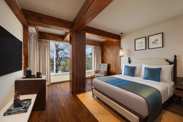 Superior, Queen Bed, Balcony, JuSTa Luxe Hollow Oak Mussoorie 1/1