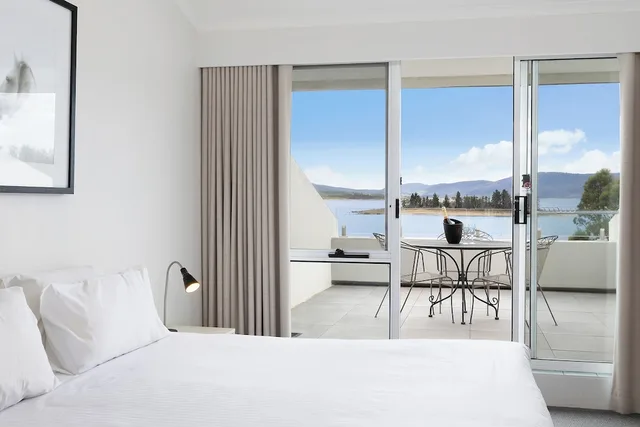 2 Bedrooms, Apartment, King and Twin Beds, Sofa, Horizons Lake Jindabyne 5/10