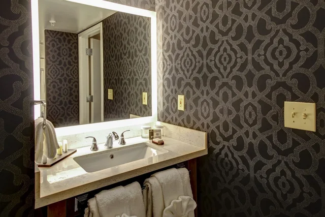 جناح بسريرين مزدوجين مع أريكة، Embassy Suites Williamsburg 6/7