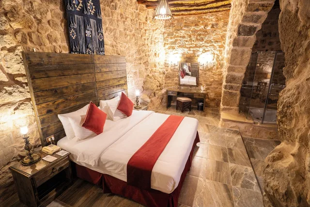 Junior Suite, King Bed, Old Village Resort Petra 9/10