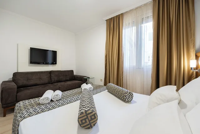 جناح عائلي بسريرين منفصلين وسرير كينج، Hotel Adrovic 4/6