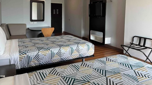 غرفة قياسية بسريرين مزدوجين، Motel6 Weslaco, TX 6/8