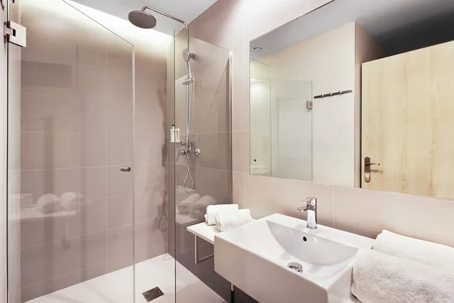 غرفة ديلوكس بسرير مزدوج، B&B HOTEL Madrid Fuenlabrada 2/2