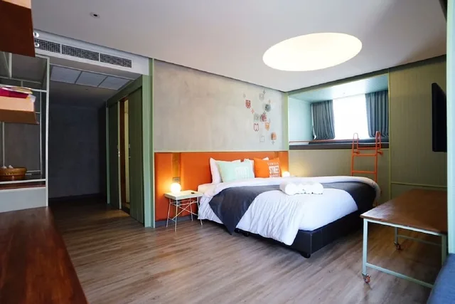 Suite, King Bed, Kitchen, Samsen Street Hotel 2/4
