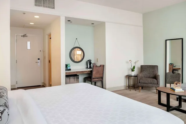 Upgrade, King Bed، St Charles Coach House, Ascend Hotel Collection 4/10