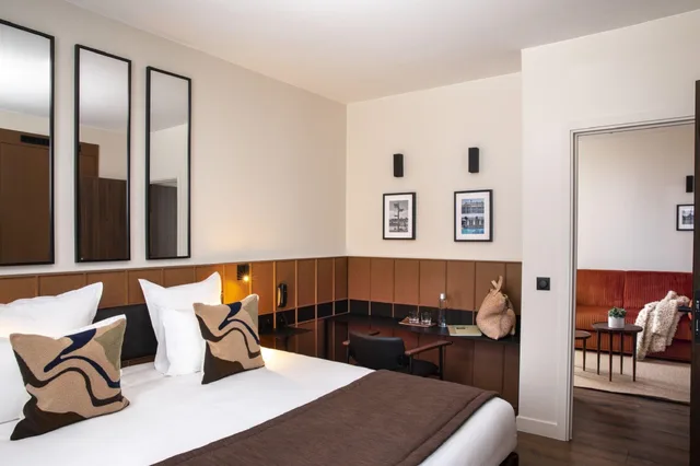 جناح جونيور، Hotel du Port 1/4