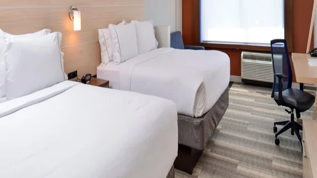 غرفة قياسية بسريرين كوين، HOLIDAY INN EXPRESS & SUITES SOUTHGATE - DETROIT AREA 1/3