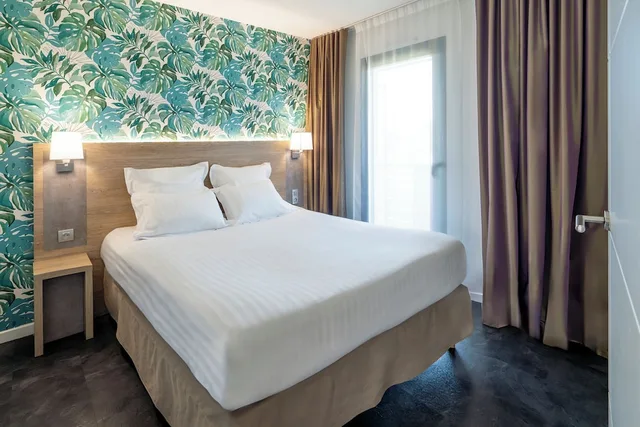شقة بسرير كوين وسريرين منفصلين مع أريكة، Best Western Les Aureliades 1/3