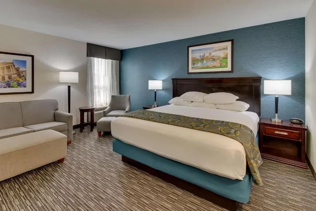 غرفة قياسية بسرير كينج، Best Western Plus Indianapolis North at Pyramids 1/10
