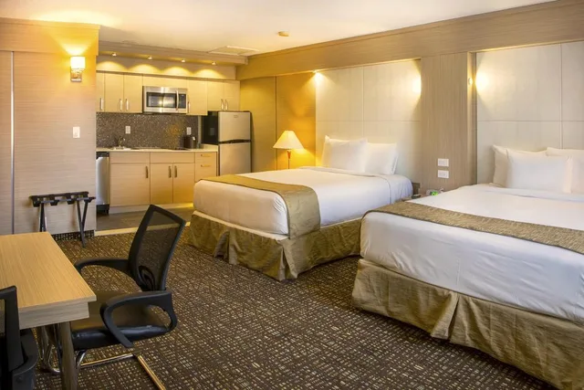 غرفة بسريرين كوين، The Garden Hotel and Resort 3/3