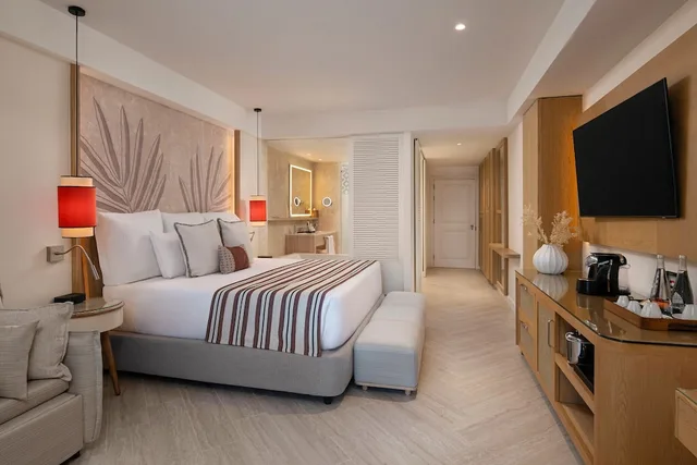 جناح جونيور بسرير كينج بإطلالة على المسبح، Dreams Playa Esmeralda Resort & Spa 2/4