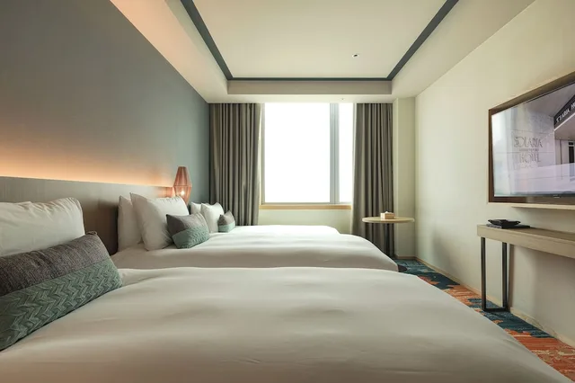 غرفة ثلاثية ركنية بسريرين منفصلين مع أريكة، Solaria Nishitetsu Hotel Taipei Ximen 1/6