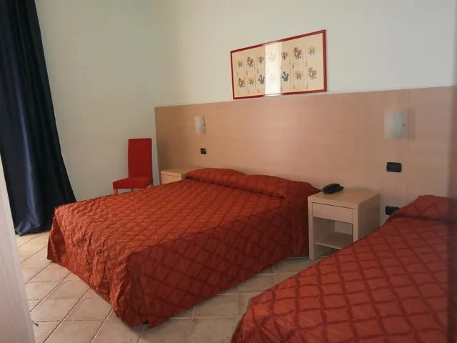 غرفة قياسية ثلاثية بسرير كوين وسرير فردي، Hotel Miramare 4/7