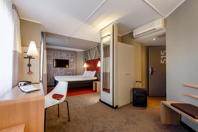 Superior, Double Bed, Riverside, Sofa, Ibis Frankfurt Centrum 6/9