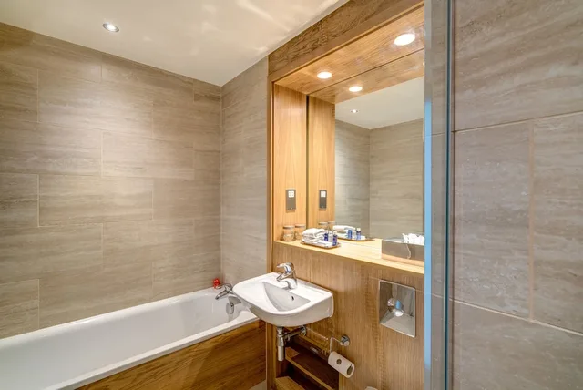 City, Twin Beds، Apex City Quay Hotel And Spa 3/4