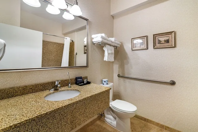 جناح بسرير كينج، Maine Evergreen Hotel Ascend Hotel Collection 10/10