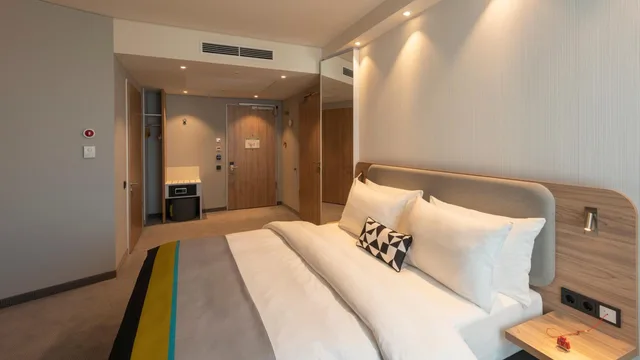غرفة بسرير مزدوج لذوي الإعاقة، Holiday Inn Express Dusseldorf Hauptbahnhof 2/9