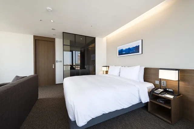 Suite, King Bed, Ramada Encore By Wyndham Busan Haeundae 2/3