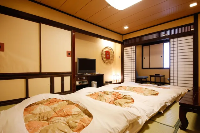 غرفة يابانية بفرشتي فوتون في المبنى الرئيسي، Takayama Green Hotel - Keio Group Hotels 1/1