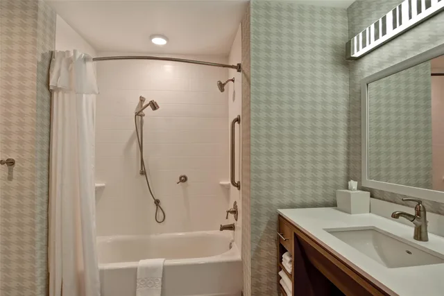 جناح استوديو بسرير كينج لذوي الإعاقة، Home2 Suites by Hilton Tampa USF Near Busch Gardens 3/5