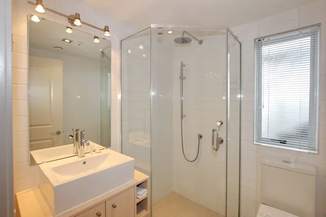 شقة عائلية بسرير كوين وسريرين منفصلين بغرفتي نوم، Crowsnest Apartments 8/8