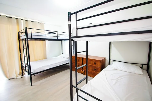 سكن مشترك بأربعة أسرّة للنساء بمطبخ، Waikiki Beachside Hostel 1/2