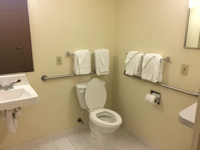 غرفة قياسية بسرير كينج، Quality Inn Rhinelander, WI 6/10