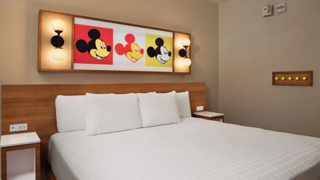 غرفة قياسية بإطلالة على المسبح لذوي الإعاقة، Disneys Pop Century Resort 2/3