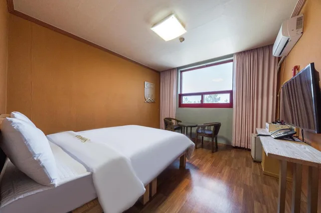 Mountain, Queen Bed، Delta Hotel 8/10
