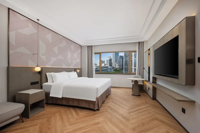 غرفة قياسية بسرير كينج بإطلالة على المدينة للمدخنين، Crowne Plaza City Center Ningbo 6/8