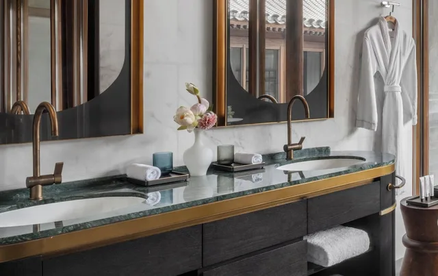 3 Bedrooms, Courtyard, 3 King Beds، Mandarin Oriental Qianmen, Beijing 2/3