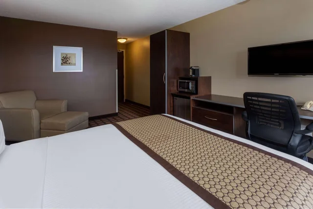 غرفة بسرير كوين، Microtel Inn Suites By Wyndham Timmins 7/10