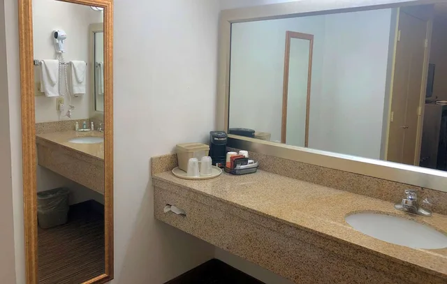 غرفة بسرير كينج لذوي الإعاقة، Quality Inn Bennettsville, SC 5/6