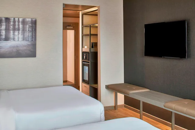 غرفة بسريرين كوين، Ac Hotel By Marriott Cleveland Beachwood 2/3