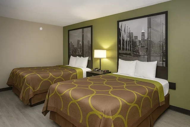 غرفة بسرير مزدوج لذوي الإعاقة، Super 8 by Wyndham Indianapolis South 2/6