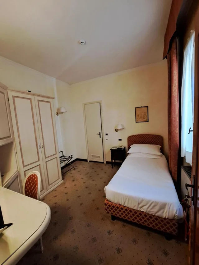Compact، Phi Hotel Canalgrande 2/8