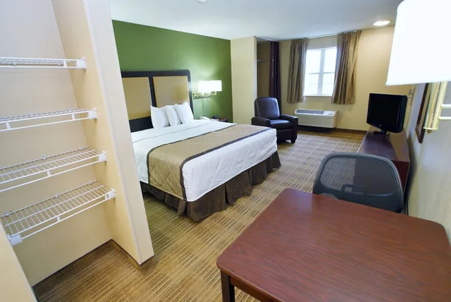 Studio, King Bed, Extended Stay America Cincinnati Springdale I-275 5/9