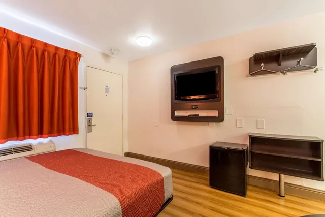 غرفة بسرير كوين للمدخنين، Motel6 Garland, TX - Dallas 9/10