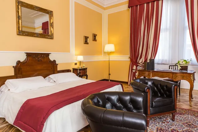 Junior Suite, Twin Beds, Bristol Palace 4/9