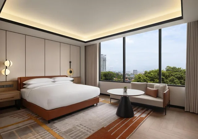جناح تنفيذي بسرير كينج مع دخول صالة النادي، Sheraton Johor Bahru 2/3