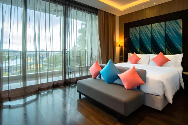 1 Bedroom, Mountain, Suite, King Bed، Skyview Resort Phuket 3/3
