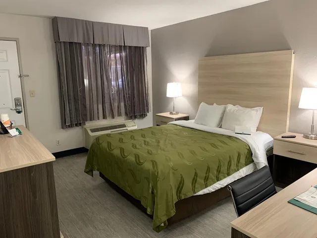 غرفة بسرير كينج، Quality Inn Airport East El Paso 1/4