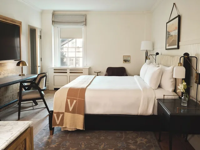 جناح بسريرين كينج بغرفتي نوم مع أريكة، Viking Hotel 2/3