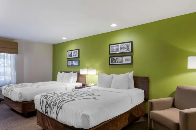 جناح بسرير كوين، Sleep Inn Ontario 4/8