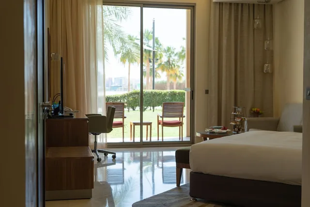 غرفة ديلوكس بسرير كينج، Marina Hotel Kuwait 1/2