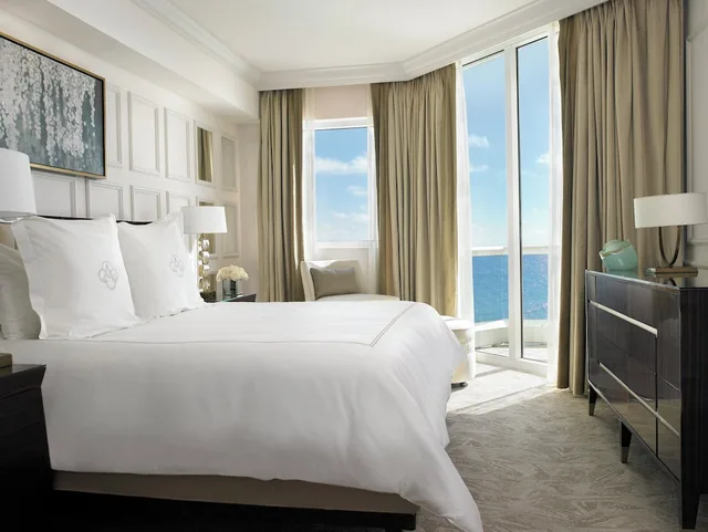 1 Bedroom, Deluxe, Suite, King Bed, Ocean Front, Sofa، Acqualina Resort & Residences On The Beach 1/2
