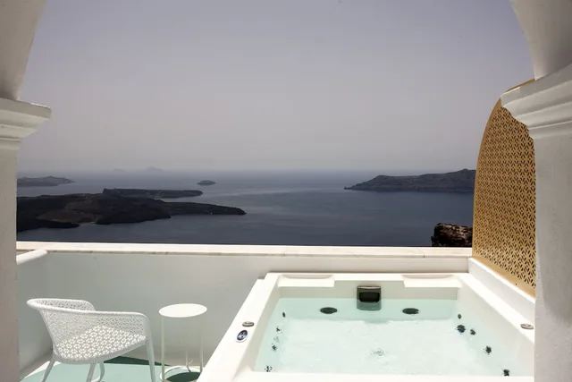 جناح بسرير مزدوج بحوض جاكوزي، Andronikos Santorini 2/2